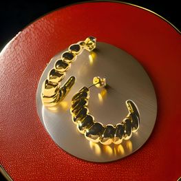 Pendientes de plata de 1ª ley(925 milésimas) chapados en oro amarillo de 1ª ley(750 milésimas) en forma de aros