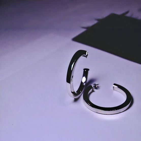 Pendientes de plata de 1ª ley(925 milésimas) con terminación de oro blanco en forma de aros