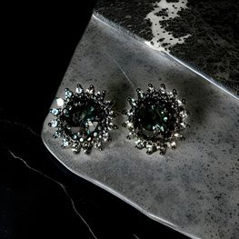 Pendientes de plata de 1ª ley(925 milésimas) con terminación de oro negro en forma de roseta
